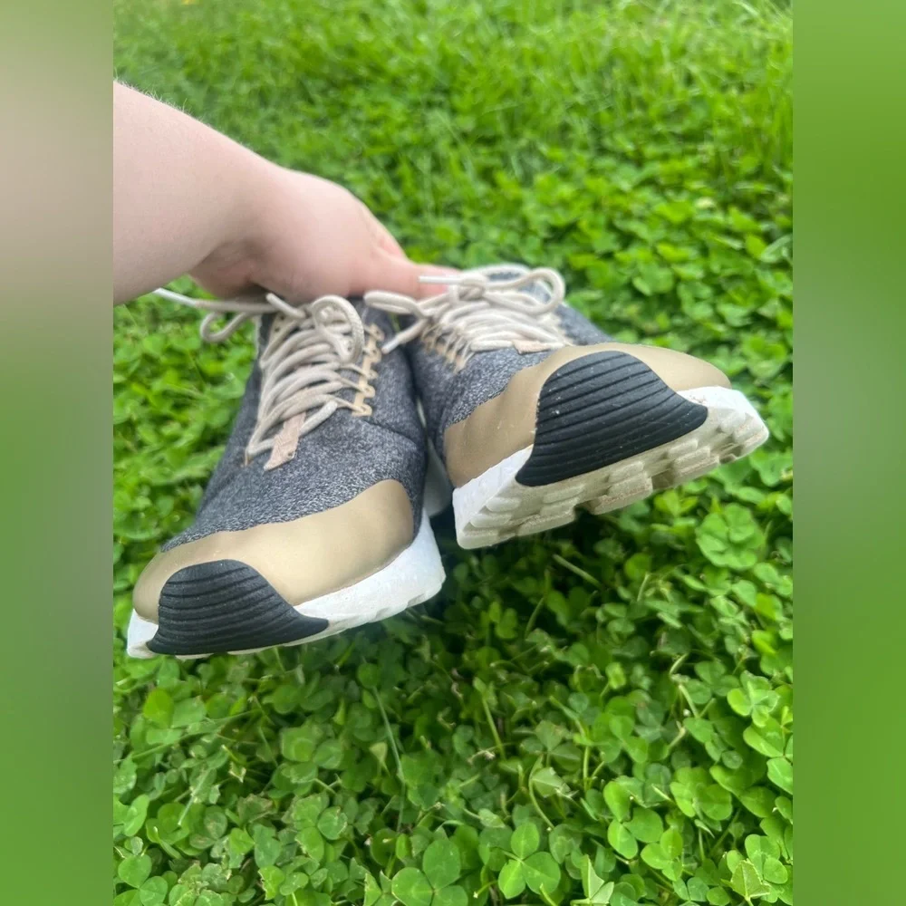 Nike Air Woman’s Huarache Run Ultra SE Gold Orewood Brown Blur Size 9 Shoes